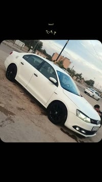 كولف جيتا 2011 رقم بغداد 5قطع صبغ محرك 2500 السعر 78 07780314436
