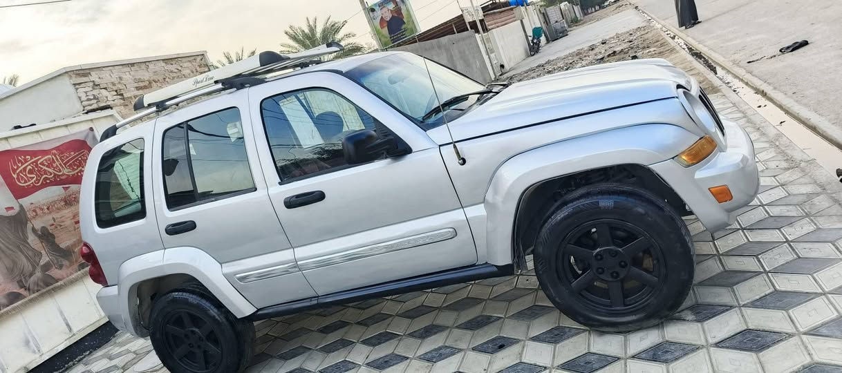 جيب ليبرتي فول مديل2007 رقم بغداد  انكليزي بسمي   مكينه وكير كله جديد فور ويل‏‪***********‬‏
حجم 6 3700  كير اوتوماتيك  تتفئه وتبريد كله شغال صدر خلفي امامي جديد تخم تاير جديد كشنات كهرباء 
سيدي واكس فول سستم صوت 
   مانع انزلاق  
كروز سرعه ABS لايت اوتو 
    بيه صبغ 5 قطع باقي بلادي  دوخلهه كله جديده شرط وترايك ١٨٠ وين ميعجبك  رايدهه 73 وبيهه مجال مكاني بغداد المدينه الصدر 
هاذه رقمي ‏‪***********‬‏
