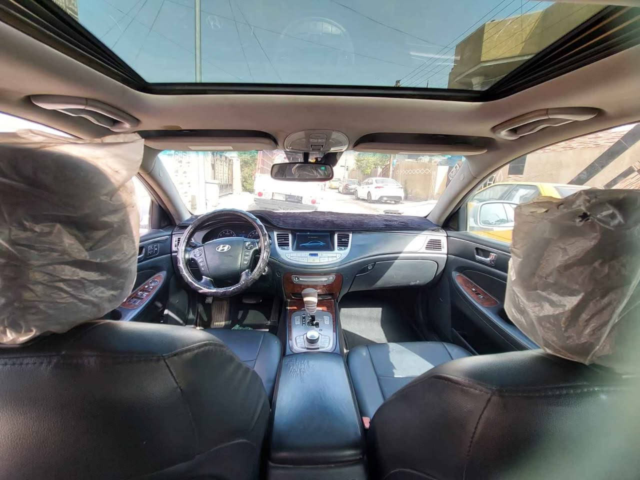 السلام عليكم،، هونداي جينسز وارد امريكي ليبل واحد موديل 2009 محرك ٦سلندر فول مواصفات اعلى فئة .٣قطع تبريد CDجنجر تحكمات ستيرن ماوس تحكم كشنات تدفئة وتبريد فتحه سقف..السيارة بيها جراد صبغته حزام ومصورها فيديو قبل الصبغ بدون حادث او تبديل..رقم بغداد دولي ..للبيع السعر 92 ..المكان بغداد الدورة *********** بغداد, العراق
