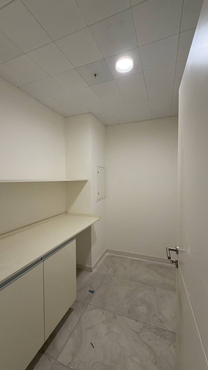 Unfurnished Apartment for rent located in Erbil,
In Empire Square, with an area of 143 SQM
(2+1) two Bedrooms with Living Room 
✅ The price is 650$ per month 

Consists of:
- 1 Living Room
- 2 bedroom 
- 2 bathroom
-  kitchen
-  balcony 
Floor no: 6 with external view
(other offers are available) 
✅ Contact us on WhatsApp or DM:

✅ +964 751 075 5055 

#apartmentforrentinerbil #apartmentforrent #realestate #empire #apartment #goldenzone #erbil
