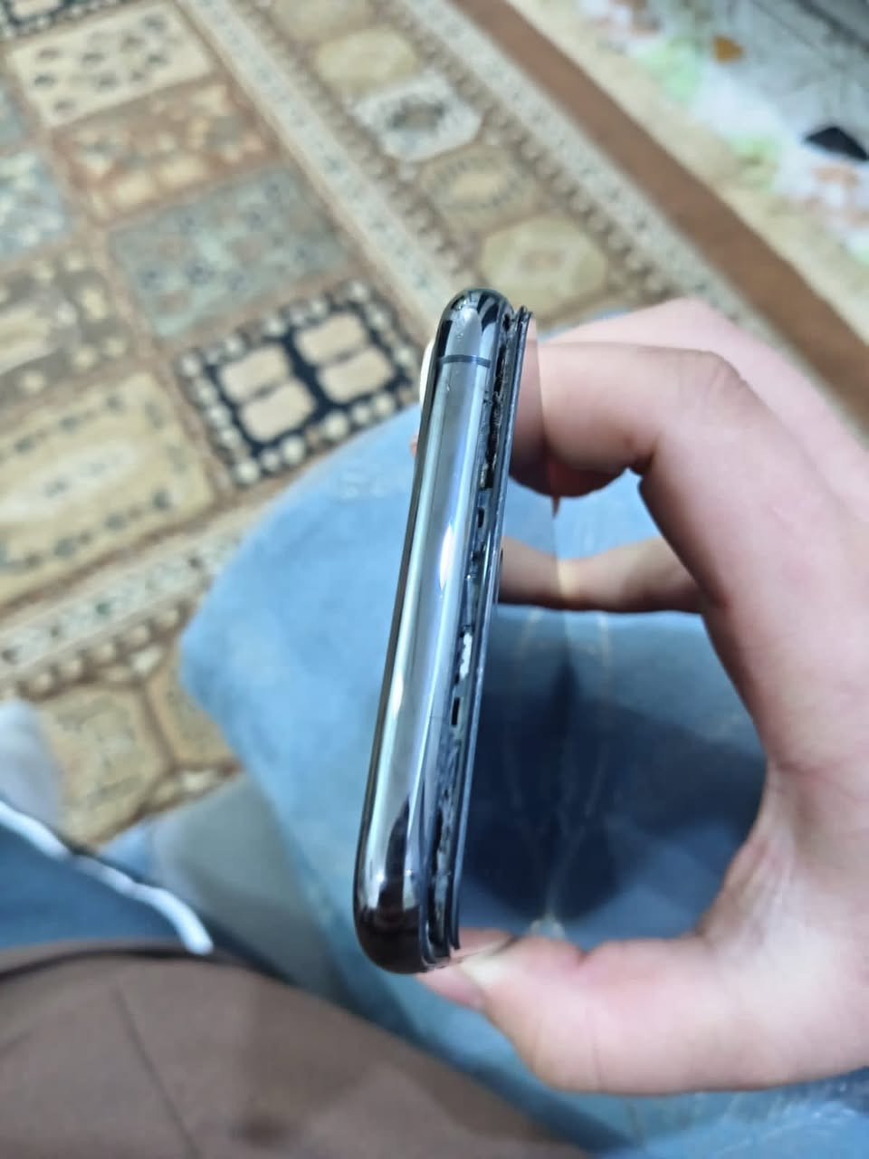 أفون ١١بروماكسً بطاريه ٧٧ماتصرف الشاشه يرادله صمخ بس كامرته حلوه ذاكره ٦٤نضيف والله .بس محداز الجهاز أمريكي رايده 275وبي مجال ***********
