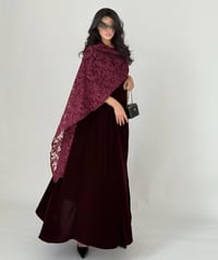 عباية مخمل • دانتيل فرنسي • مقاسات ٣٨-٤٦