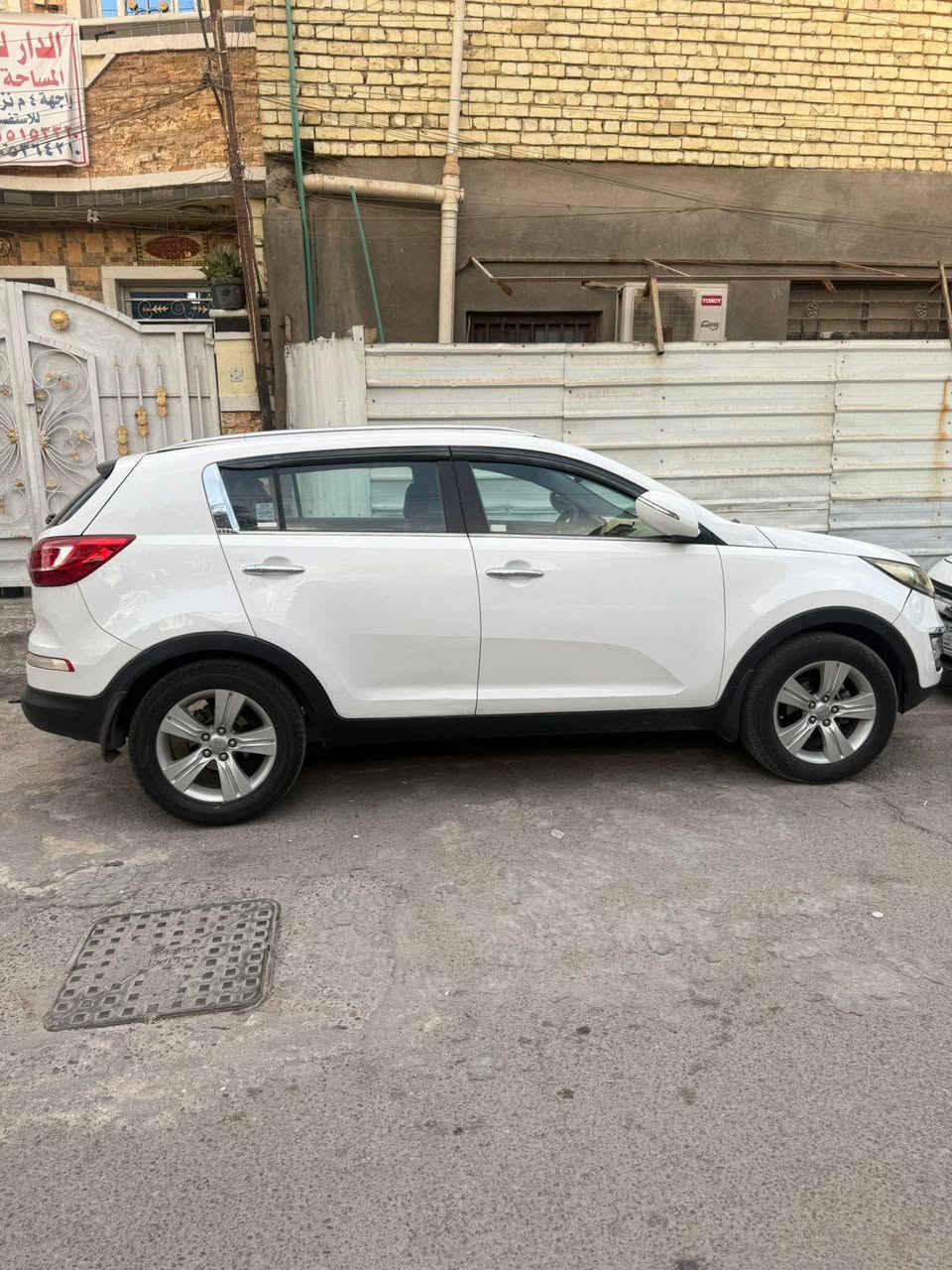 كيه سبورتج 2011 خليجي مكينه 2000 دوش فول ماعده البصمه كفاله عامه بيه سونار ماشيه 140 الف مكينه كير تبريد حداديه جاهزه السياره سنويه 28 بسمي  مكلف بلنشر اتصل وتدلل مكاني بغداد البياع  السعر 140 وبيه مجال قليل  ***********
