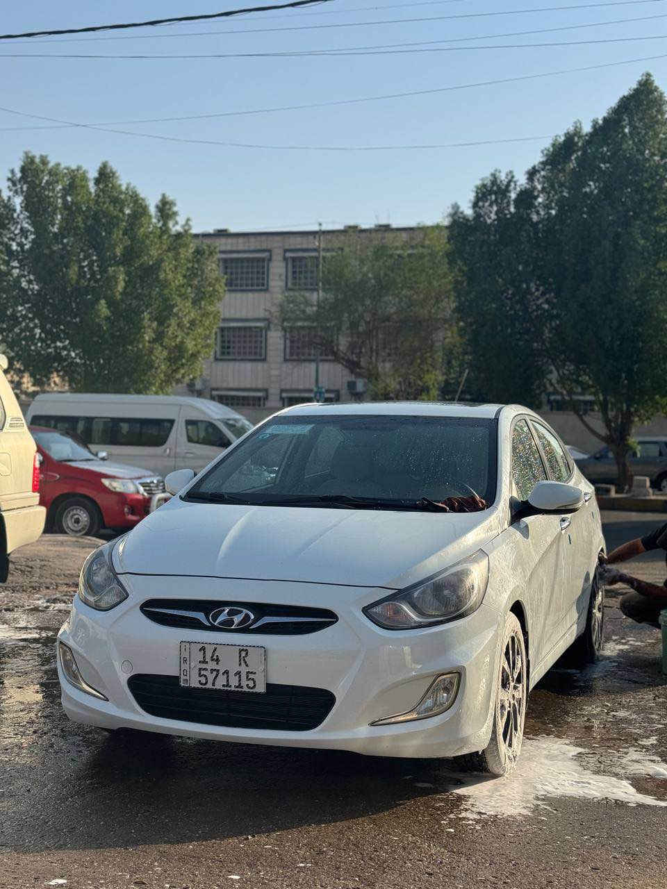 السلام عليكم 
اكسنت موديل 2015  بأسمي شرط التحويل السيارة كفاله بيها ملاحظات بسيطة   
فول مواصفات (فتحة سقف ،اشاير بالمري تحكم ستيرن، شاشة كاميرا داورة ،5 ويل كب)  
مكينة 1600  
رقم الانكليزي الجديد السنوية مجددة وشرط التحويل مكينة كير تبريد فوول ،الحدادية 70%  
السعر 115 وبيها مجال للشراي 
مكاني بصرة الجنينة رقم الهاتف *********** البصرة, العراق
