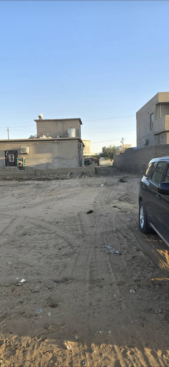 السلام عليكم...أرض سكنيه للبيع المساحه 600متر قرية المزرعه مقابل بيت الحاج خالد الحمود السعر 13مليون ......*********** ___***********...@@@
