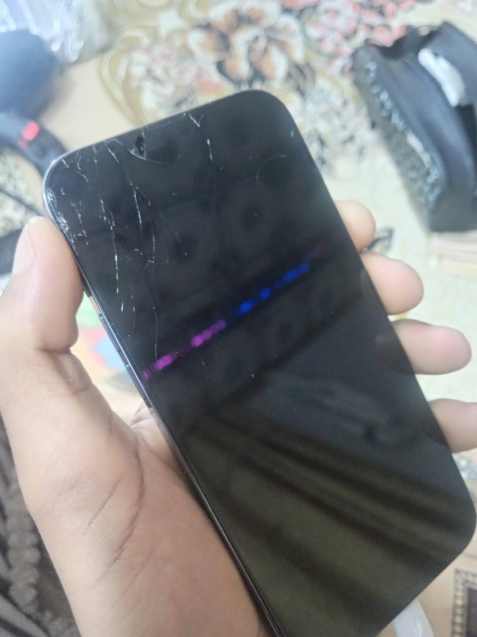 سلام عليكم ايفون13برو ماكس بطاريه79خدمه مستبدل شاشه وكامره اصليه شاشته بيهء كسر طاح مني الشراي خاص450وبي مجال***********المو شراي لا يدوخني
