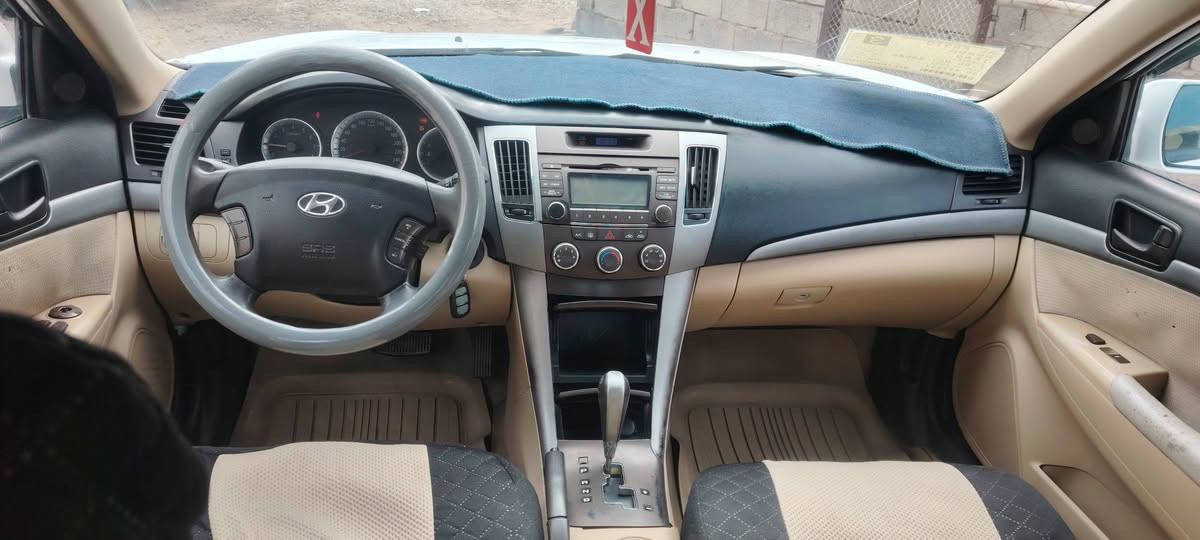 سوناتا ٢٠١٠ أمريكي محرك ٢٤٠٠ كلين بدون ضرر او تبديل كله ليبل واحد بيه شويه تكشير بخشم البنيد ورشيت نص البنيد مكفوله محرك كير تبريد صدر كهربائيات جاهزه الف ماتصرف عليه تخم تاير سنويه نافذه ٢٤ تريد وكاله تحويل حاضر مكان السياره الصويره سعره ١١٠ وبيه مجال كلش بسيط السياره لا بارد ولا شخط *********** رقمي بي واتساب
