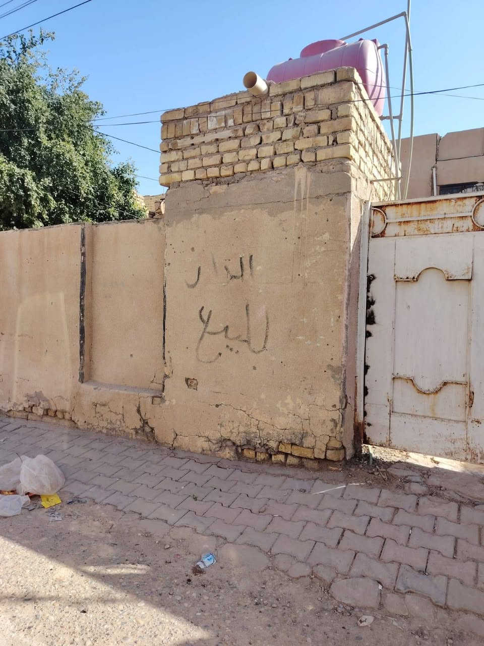 دار للبيع طابقين
المساحه 240 متر بناء قديم  يتكون الدار من 
استقبال وهول  ومطبخ وصاله وترك وحديقه كبيرة  وصحيات وغرفتين نوم  وطابق الثاني اربع غرف نوم وبيتونه العنوان ميسان حي الشهداء  قريب على  الشارع 
السايدين خلف حسينيه اهل البيت 
للتواصل والاستفسار خاص او اتصال
    ***********
المكتب  مجاز حكومياً ادخل للحساب ناشر ابيوت اي بيت ايعجبك او قطعه  راسلني وتدلل
أعرض عقارك عندنا ودع لنا التسويق
عنـــوان المـكتــب ميسان  (مكتب عقارات الساعدي) 
الفرع الاول    حي  الجامعي ودور النفط 
 الفرع الثاني  البتيرة مقابل الف دار 
الفرع الثالث حي الصحفين والغدير
