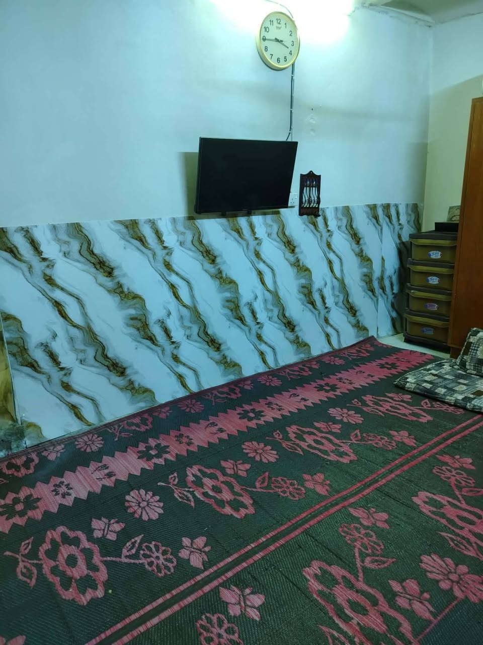 دار للبيع منطقه المياه باب البيض مساحتو 72متر3غرف وحمام وصحيات بأسم صاحب الدارللاستفسار***********
