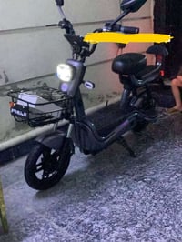 دراجه شحن البيع يرادلها بس بطاريات وياها شاحنه أربع بطاريات   دبلات فو...