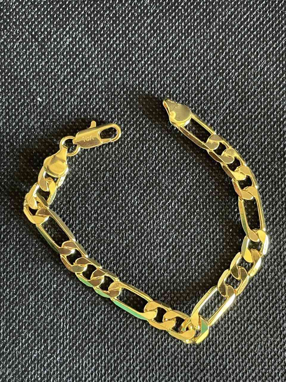 سوار بهاذا الشكل مختوم 18k
15 الف مع التوصيل


**إذا كنت صاحب هذا الإعلان وتريد حذفه لأي سبب، رجاءا أرسل رسالة إلى الدعم الفني**