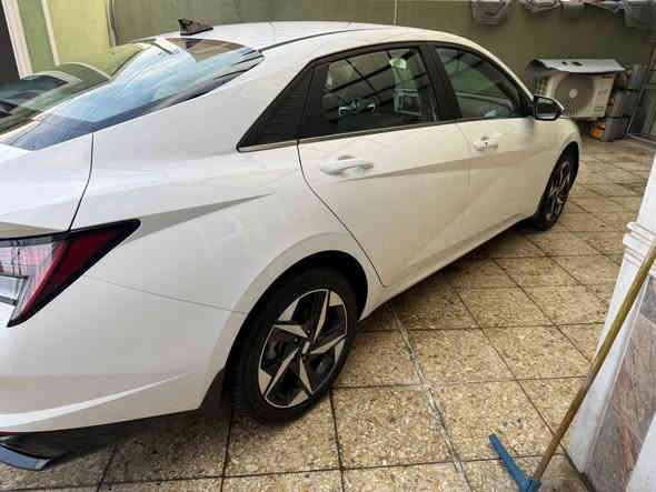 النترا للبيع موديل 2023 خليجي بانزين فقط فول مواصفات 1/1 مكينه 2000 بصمه فتحه ماخذيهه زيرو على ادينه من الشركه حاليا ماشيه 8 الاف بعدهه بلزكات الشركه اول مااخذتهه خلفت الارضيه والكشنات جلد بأسمي هزه وارقام جديده تحويل ثاني يوم مكفوله من الصبغ والتبديل بيهه شخط بالباب وبارد 3 اصابع فقط مكان السياره بغداد 
السعر/185$ وبيهه مجال بسيط 
للاستفسار/***********
