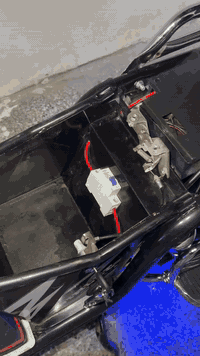 سلام عليكم عيني دراجه شحن للبيع winleeسرعتها ١٠٠الدراجه حلوه ونضيفه بصمتها شغاله2025 الدراجه البطاريات شغاله ونضيفات الدراجه مماشيه هواي وتجي تشوف بعينك النضافه شنو تنشاف وتنسمع الدراجه حلوه كلش البطاريات٦ كبار  الدراجخ عمليه وبيها بك R
دبل اشاره خلفي امامي بريكات دهن دسكات هايدروليك الدراجه عمليه كلش سبب البيعه اخذت سياره الدراجه حلوه كلش وبلعافيه يعني صدك بلعافيه عل شراي المكان حي الجامعه السعر ٦٠٠ الف وبيها مجال للشرايه وتدللون 
***********
