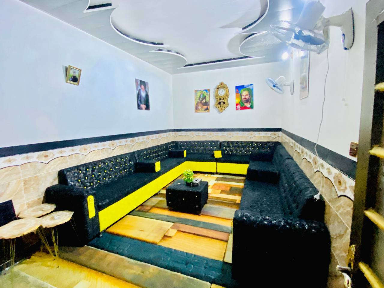 السلام عليكم
دار 130 متر طابقين للبيع يحتوبي بل طابق الاول على غرفتين وصاله او مطبخ او وستقبال او صحيات داخليه او خارجيه 
ويحتوي بل طابق الثاني على غرفه سويت او صاله او صحيات البناء طابوك جمهوري درجه اولى الاساس صب كونكريت والسكف صب كونكريت للطابقين  
العنوان النجف الاشرف كوفه شارع المعمل شارع الجملونات كدام جامع الخزاعل يبعد عن الشارع العام 50 متر 
☎️ *********** ☎️
☎️ *********** ☎️
🌐 مكتب المهندس للعقارات 🌐
