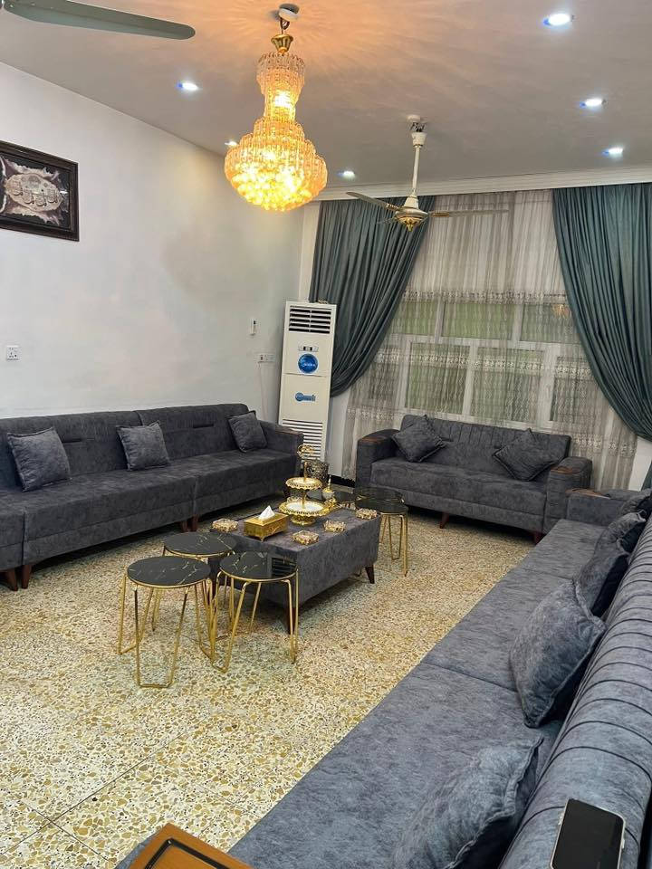 السلام عليكم.

***********

 

للبيع بيت ف بغداد الراشدية مركز الناحية المراسمة.  مساحة 200 م واجه 12 م

طابو زراعي سند 25

واجه 12 م فية  5 غرف نوم     نظام اسويت    استقبال 8X4 صاله كبيرة مطبخ حار بارد     تفاصيل اكثر داخل الفديوو

***********
