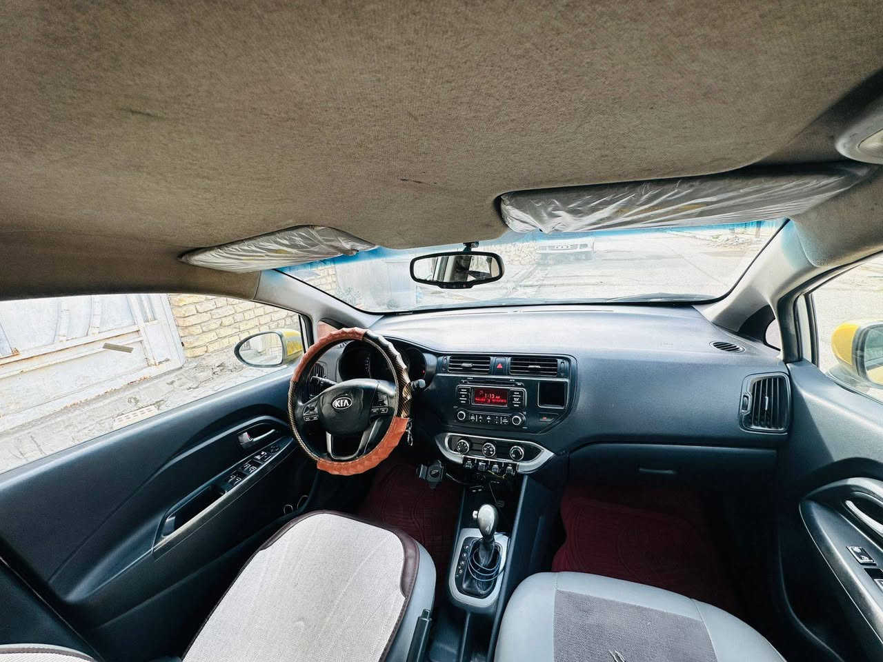 السلام عليكم كيا ريو موديل 2013 وارد امريكي حادثه بنيد مبدل مكينه  1600 خير من الله سنويه لل2028 بسمي مكان بغداد سعر 75 وبيه مجال للتفاصيل  ***********
