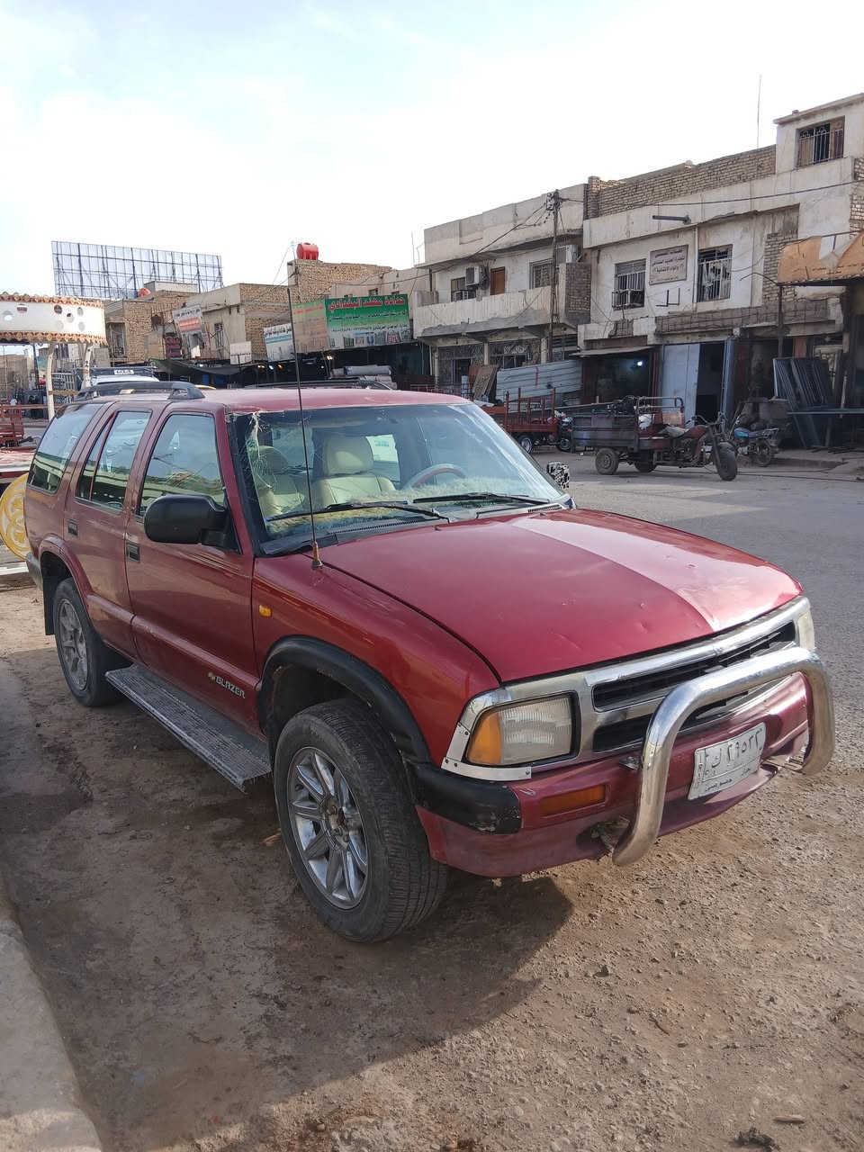 السلام عليكم سياره بلايزر موديل 96للبيع رقم بغداد مكينه فيفيتي3000مكينه جديده وكير جديد حداديه حديده  دوشمه جديده السعر 35وبيهه مجال للتصال ***********
