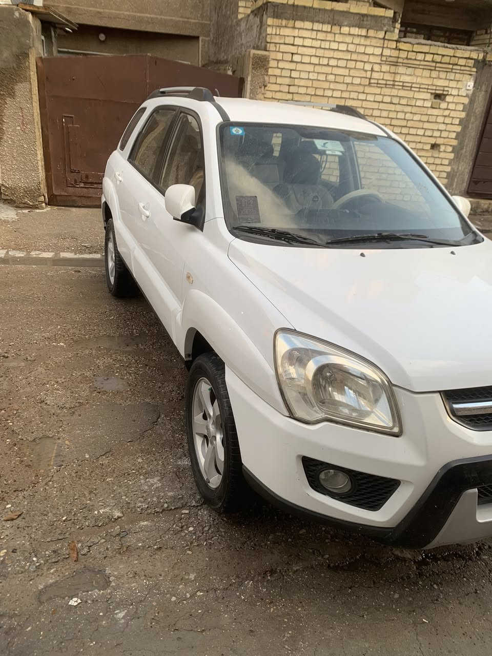 سلام وعليكم
سبورتج 2010كوري فول مواصفات 
سيارة مكينة ٢٠٠٠ دوش مكينة كير تبريد صدر سيارة جاهزة على اربعه وعشرين حباية 
رقم بغداد انگليزي 
مكانها بغداد 
مكلف بل نشر 
رقم الهاتف  ***********
