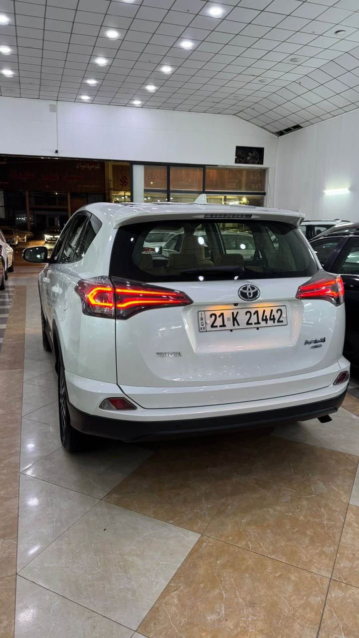 للبيع تويوتا راف فور خليجي موديل2018 مكفولة الشركة ساز مواصفات AWD فورويل ويل كب السيارة 
ماشية 40 كيلومتر حقيقة السيارة 100/100جديدة 
مكفولة ده عامي لو ده عامي بشرط كفالة عامة 
كير محرك بشرط تاخم صدر و تايرات جديدة  
مكان السيارة أربيل شارع 100 داخل معارض
ء*********** كورك
واتساب موجودة خابر حبيبي Singapore
