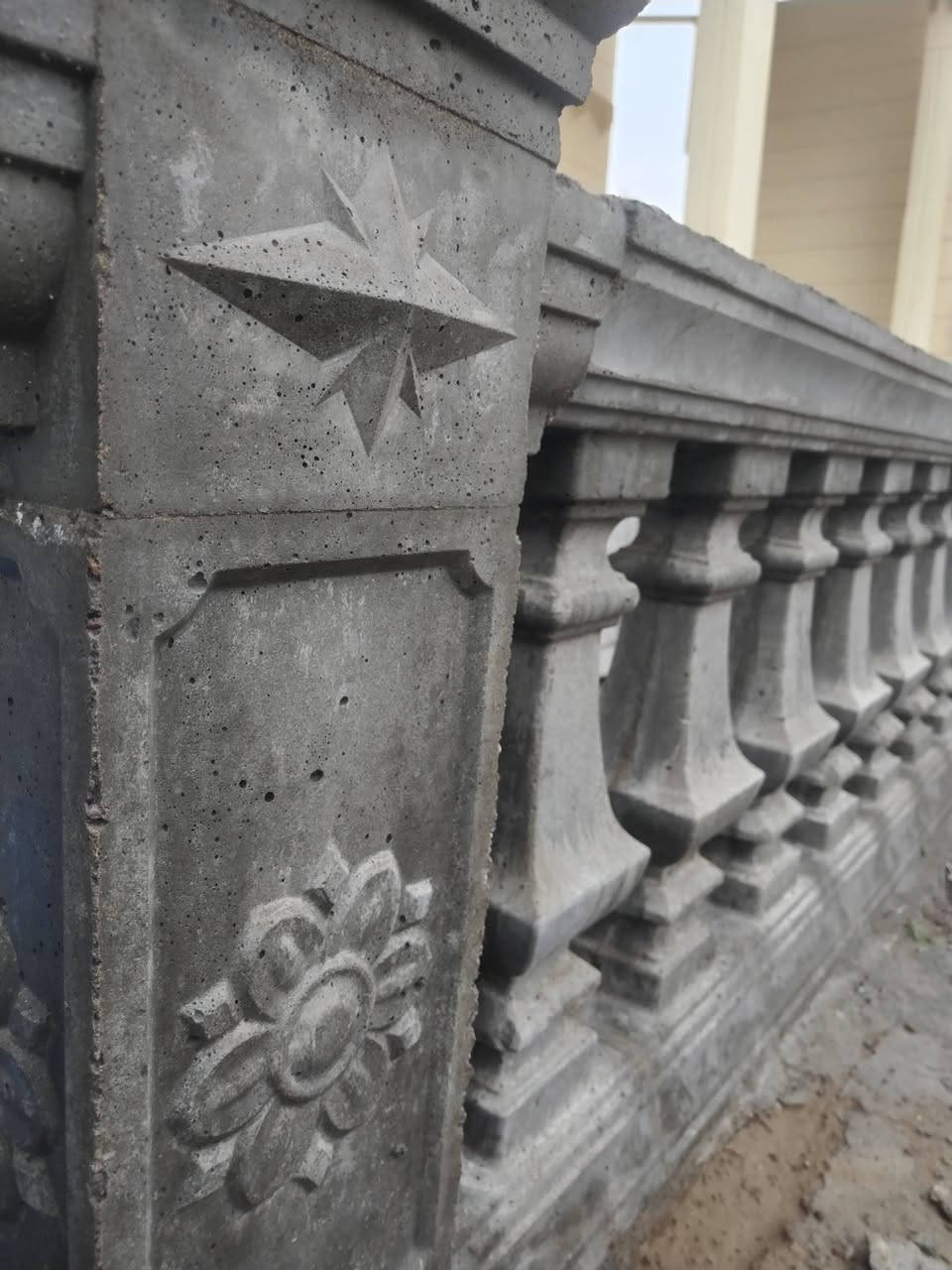 السلام عليكم يوجد قالب سياج حدائق وبلكونات وستاير و داير حسب الطلب
سعر المتر 8 والدنكه 10 للاستفسار

*********** 

***********
