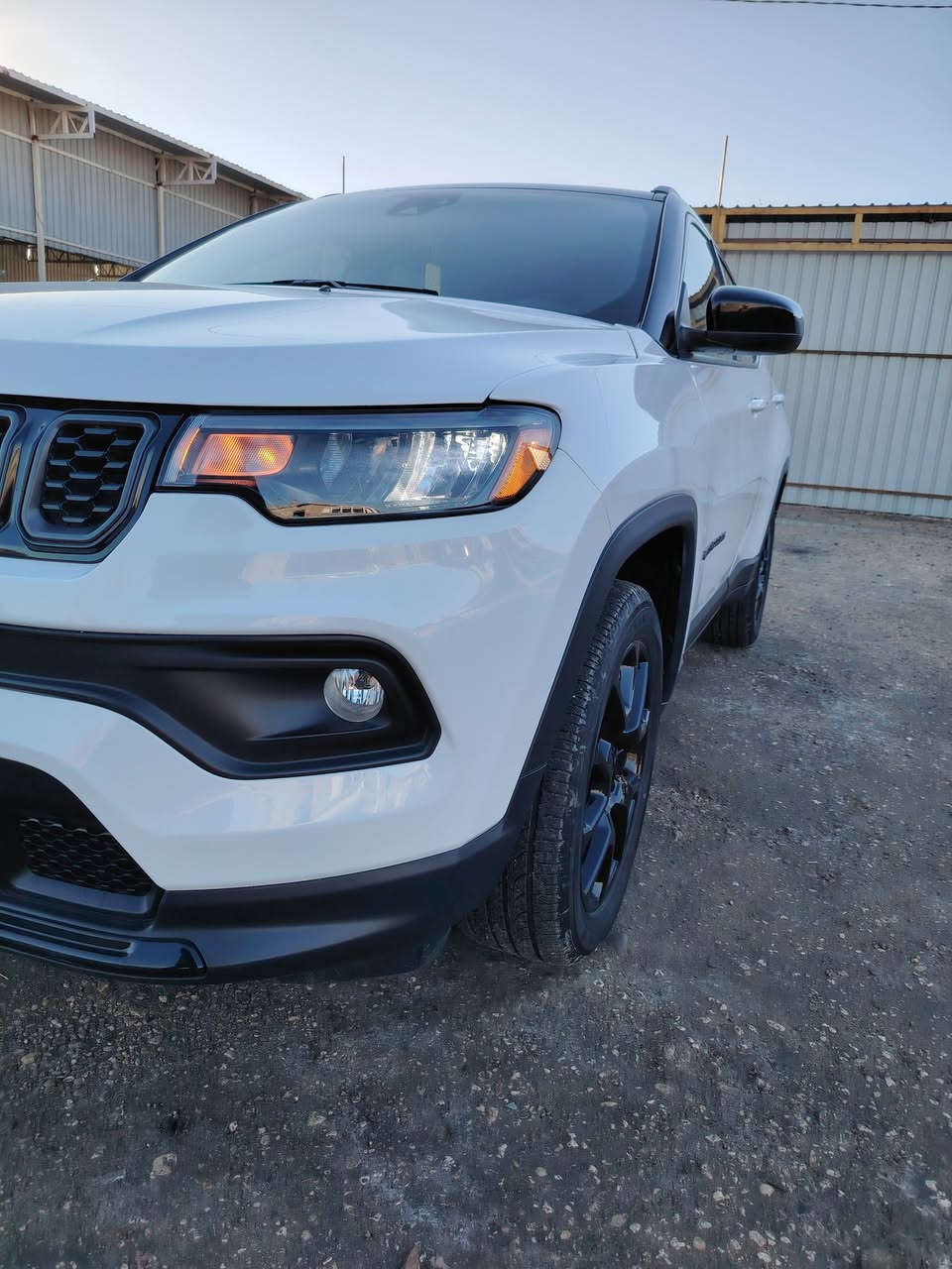 السلام عليكم للبيع او للمراوس جيب كومباس موديل 2024السياره دخول جديد ضرر  بسيط كلش جاملغ امامي فقط شرط الفحص السياره فول ماعدا الفتحه ماشيه 6000
مواصفات السياره 
بصمه تشغيل+حاكيه
ويل كب كروم+تشغيل عن بعد 
شاشه كبيره+كشنات تدفئه تبريد 
كامره+ تحكم استيرن 
توقف ذاتي +سايد بريك بصمه 

السعر 180وبيهه مجال 
العنوان بابل الشوملي 
***********
