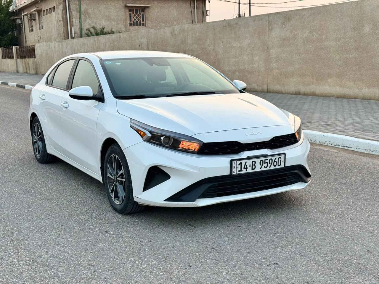 السلام عليكم كيافورتي موديل 2023 كفالة عامه تغرير غرق وكلشي شغال بيها بدون تبديل ولابرغي جديده السياره مكينه كير تبريد حداده رقم بصره معوقين مكان السيارة بصره السعر 160 ورقه ***********
