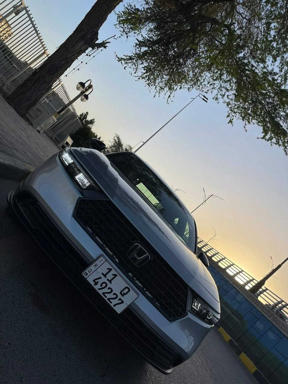 السلام عليكم 
هوندا اكورد 2024 للبيع الفئه سبورت السياره جديده ماشيه43000قابل للزياده فول مواصفات رادار قيادة شبه ذاتيه بنوراما بصمة تشغيل وتشغيل عن بعد تحديد مسار ومواصفات السبورت معروفه ورقم بغداد جديد وبأسمي  السيارة ماناقصها اي شي السعر 190 وبيها مجال بسيط
للاستفسار الاتصال على ‏‪0783 060 0099‬‏
