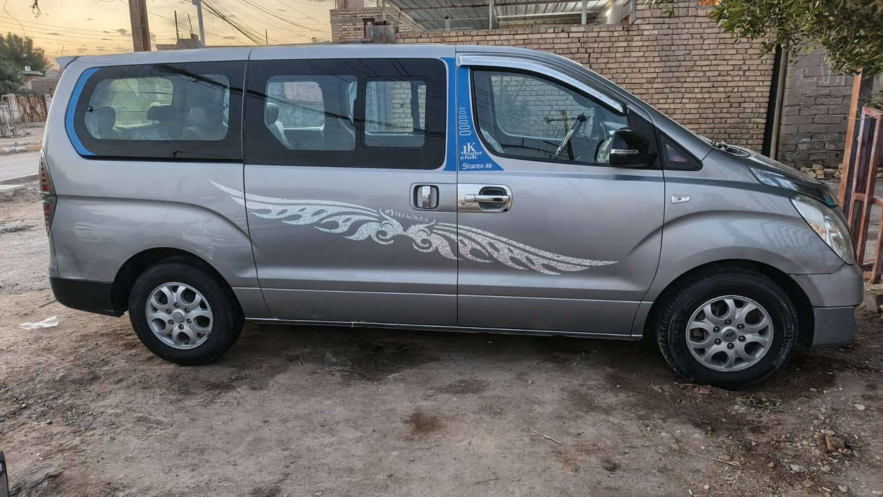 السلام عليكم ستاركس مسكر مكفولة ماعدا الجاملغ الخلفي جه السائق مصفره هيئة وضريبه تخم تاير حداديه تبريد مكانه سوق شيوخ موديل 2014مكينه سبعه باسمي تحويل مباشر سياره جديده وخير من الله ***********
