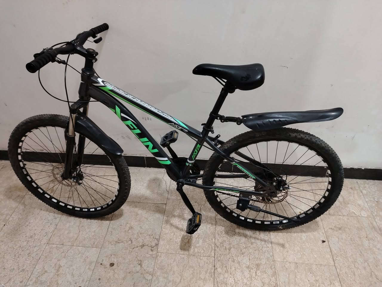 السلام عليكم 
باسكال للبيع جديد كلش نضيف اي نقص مآبي عكرب بريكات دبل امامي كله شعال حجم 26 فريم عالي غراضه اصليه ما مبدل بي شي سعره ب 80 وبي مجال مكاني بغداد حي جامعه ***********
