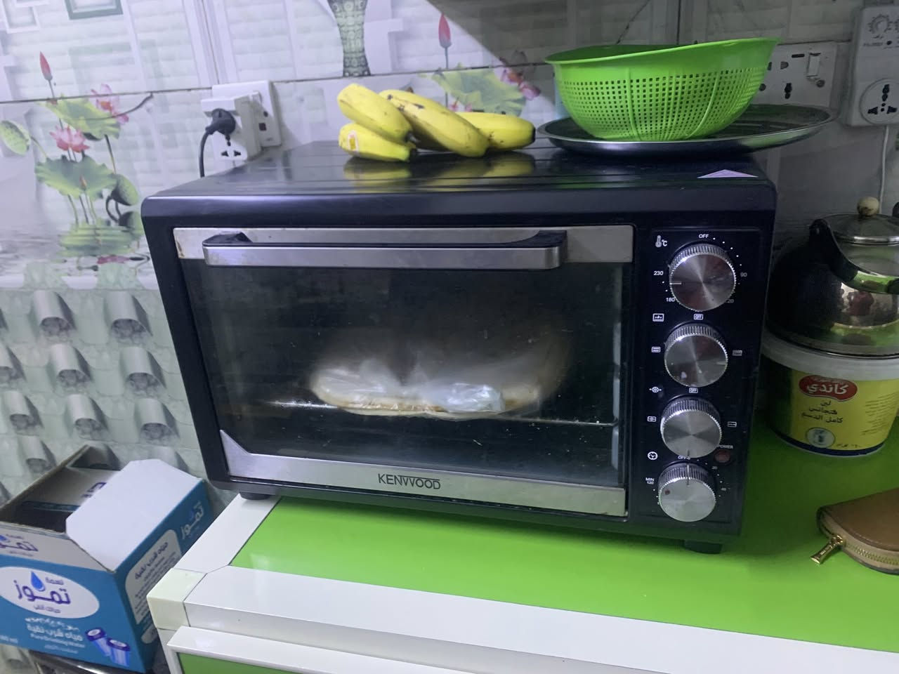 السلام عليكم للبيع ثلاجة باب اول نظيفة تبريدهة يخبل فريزر ثلج سعر 175وبيهة مجال والاوفن كامل سعرة 50 عنوان بغداد الحريه رقم***********
