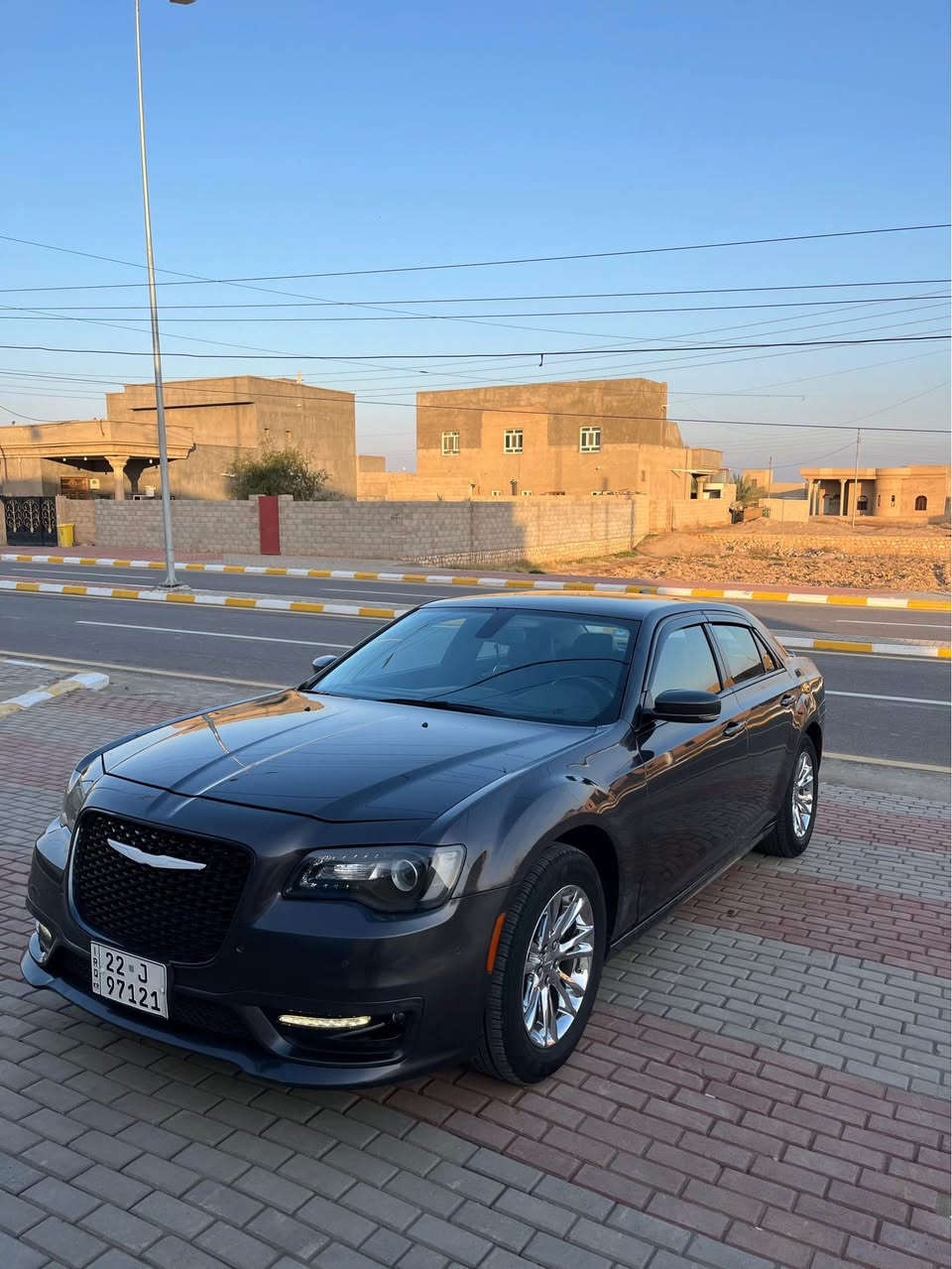 السلام عليكم 
للبيع فقط !!! 💵💵💵
أوباما كلايسلر 
موديل 2022 (أصل) 
( حساسات امامي خلفي 
رادار بلادي 
اشاير بلمري 
فول عدا البنوراما )
رقم اربيل بأسمي شرط التحويل 
مكينة كير حدادية كلة ع وظع الشركة شررط 
السيارة استخدام شخصي 
كاملة مكملة مابيه اي نقص 
 ع وضع الشركة 
تخم تاير جديد 
ويل مكسيكي كروم شررط اصلي 
السياره احله من الصور بهواي 
حادثها الامريكي فقط 
صور الحادث مرفقة بالمنشور 

السعر … (225.000$)💵💵

مكان السيارة الانبار )
للأستفسار :- *********** Colombo, Sri Lanka
