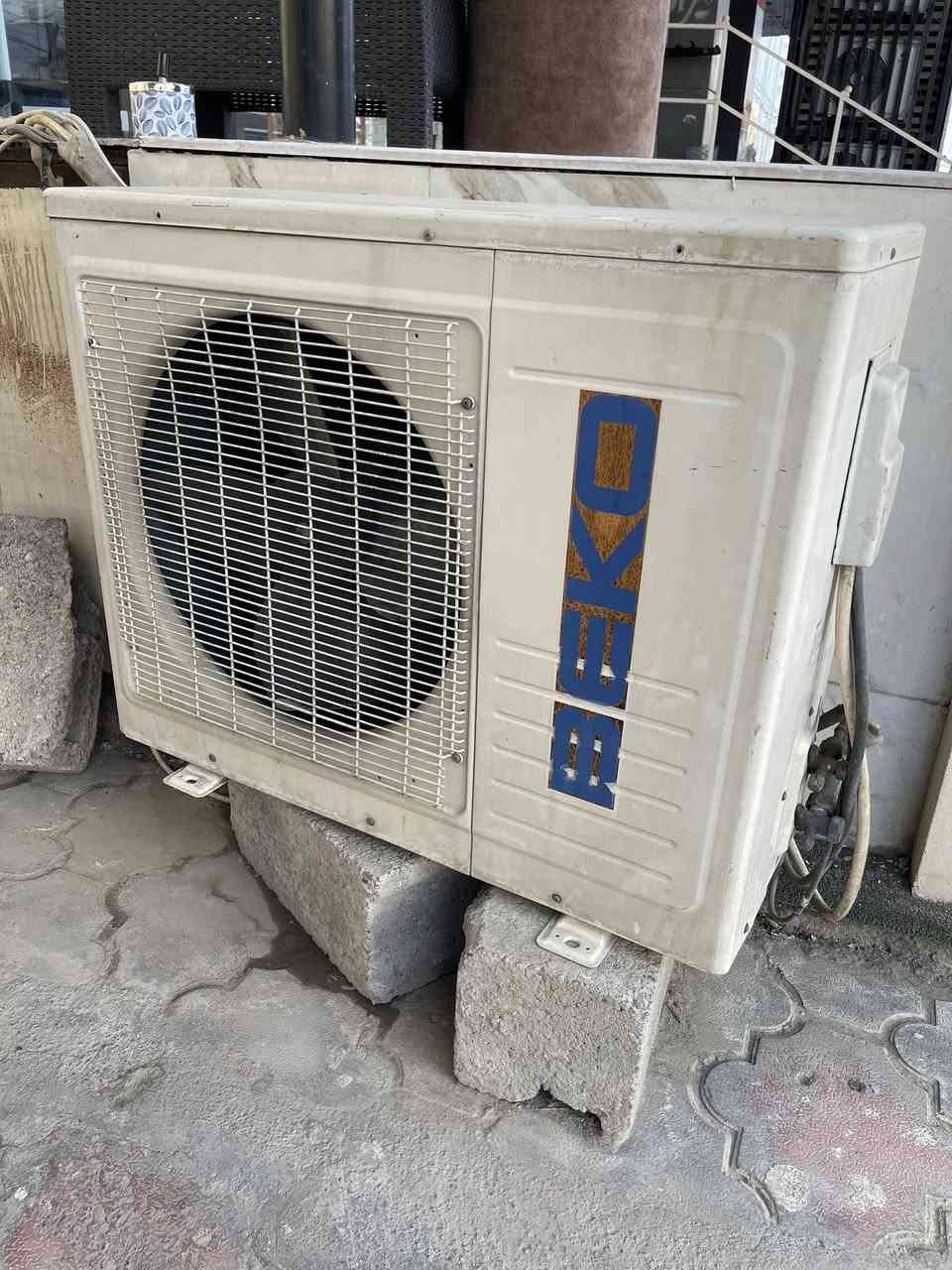 يوجد سبلت عامودي طنين من شركه BEKO
سبلت شغال 100/100 تدفئه وتبريد 
وشرط يجي يفحص ويشوفه وبسعر مناسب جداً
العنوان/ اربيل دوسايد عينكاوه
الرقم/ ***********
