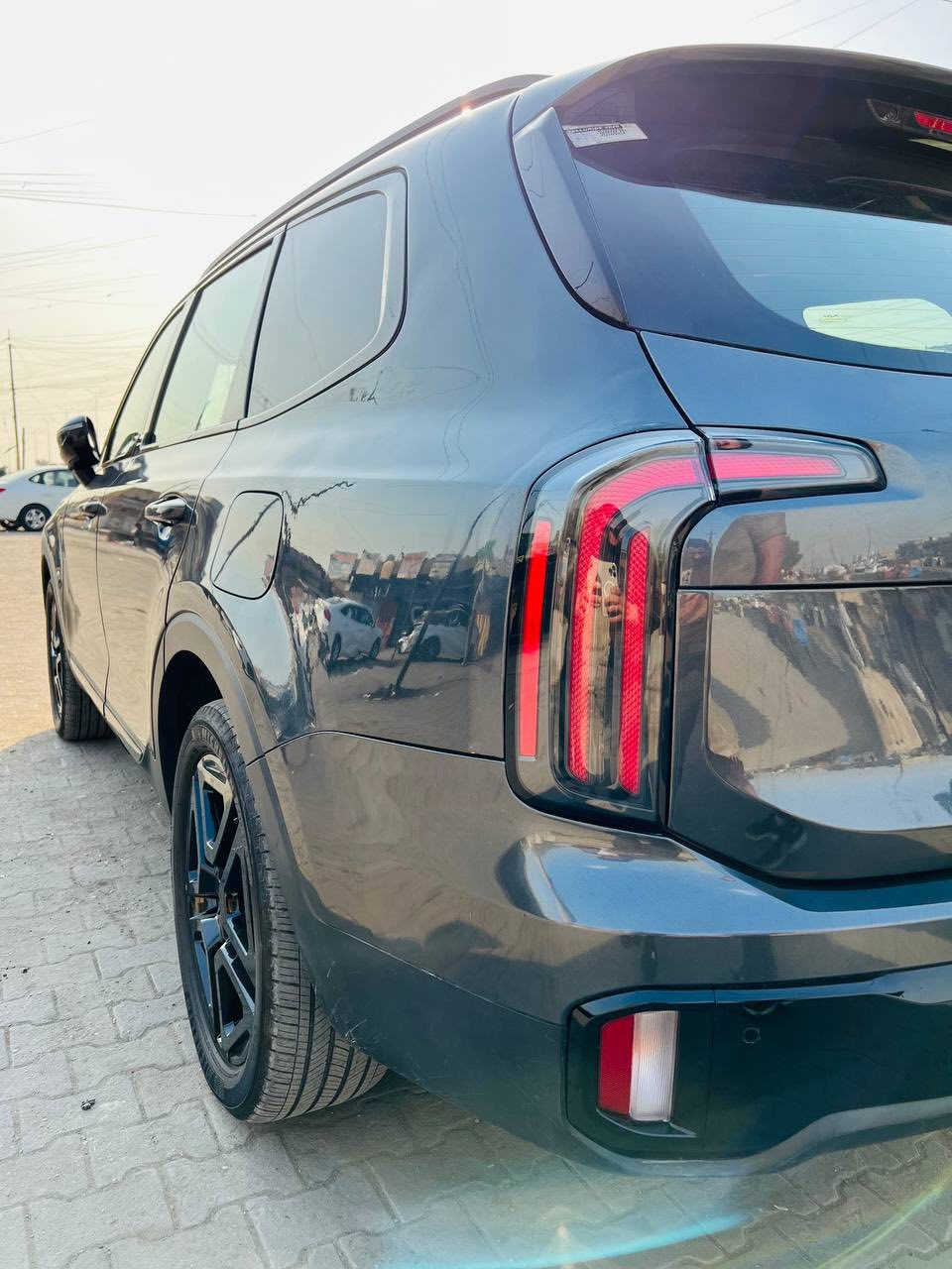 السلام عليكم كيا تيلورايد فئة Xlin موديل 2024 وارد امريكي  داخل جلد عسلي كشن منفصل
سياره فول مواصفات 1/1 5كامرات ماشيه 15٫000 رقم بغدادبأسمي تحويل مباشر 
⚠️مواصفات 
كشنات جلد 
كشنات منفصله 
كشنات تدفئه تبريد 
كشنات ذاكره خزن 
بانوراما قطعتين 
ويل جبير 
جنطه كهرباء 
سياره هواي بعد بيه مواصفات عنوان بغداد مدينة الصدر السعر 328 وبيه مجال هـ***********
