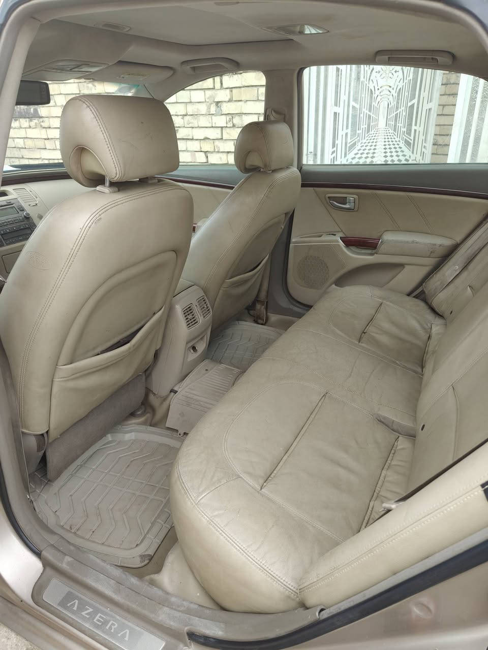 ازيرا 2008 أمريكي محرك 3300
رقم بغداد إنكليزي باسمي السنوية نافذة بشهر الواحد 
مواصفاتها معروفة فول
السيارة جاهزة اللاخير ما بيها نقص 
كير جديد 
تخم تاير جديد 
حدادية جديدة 
ادامة للمحرك جديدة 
المكينة بيها فقط صوت راجز أول ما اشغل ثواني ويروح 
مكفولة من التنقيص والتبخير 
بيها صبغ أقل الاحزام جمالية ابيع احزام 
سونر مرفق مع الصور
ماشية 129 ألف 
السعر 85 بيها مجال 
مكاني بغداد حي البتول 
رقم الهاتف ***********
