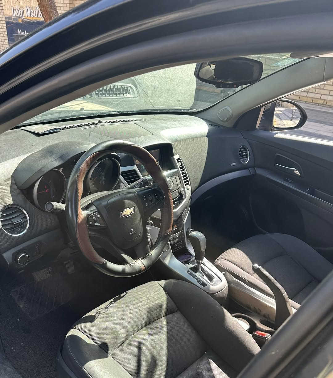 السلام عليكم
كروز موديل ٢٠١٦ LT
هزه وسنويه جديده رقم بغداد الدولي 
كير ومكينه بلاديات 
تبريد تدفئه شغالات تحكمات ستيرن شاشه وكاميره 
عليها زوج تايرات جدد 
بيها الباب الورا سايق مصبوغ ونص الجاملغ الخلفي 
مكانها بغداد الصالحيه 
السعر ٨٥
***********
