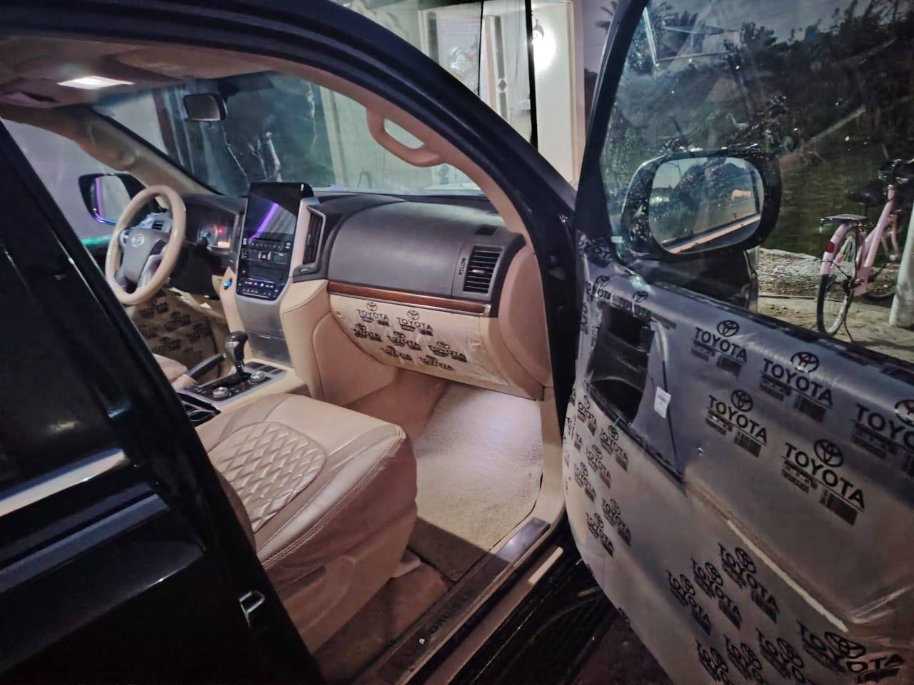 موديل ١٧  ساز أربيل سياره خير من الله تخم تاير جاهزه مكاني بغداد بيه طخه قليله بجاملغ أيسر بارد حك الاربع أصابع ولباقي مكفول  سعره ٤٥٠ يعني ٤شدات و٥٠ رقه  ***********
