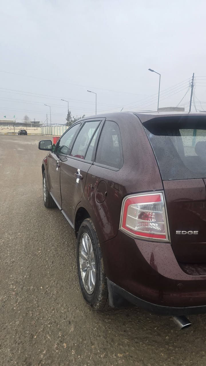 سلام عليكم سياره 2010 فورت امريكي فول مواصفات سياره اي ضربه ما بيها ***********
