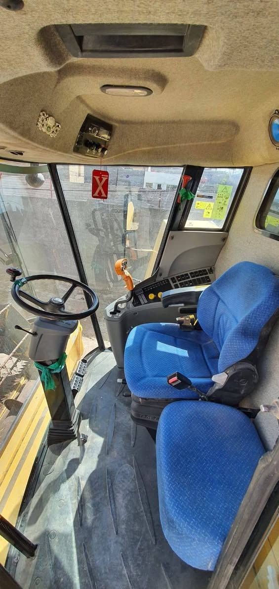 بسم الله الرحمن الرحيم
للبيع :
- موديل  2014 رقم أربيل مكفولة 
- 5  بلم  , دبل درام 
- طبله قلاب   15 
- دبل كشن 
- بم و نوزل 
- ساعات العمل 1700 تقريبا 
- الاتصال على الرقم   ***********   أبو محمد 
- المكان  :  حلة
