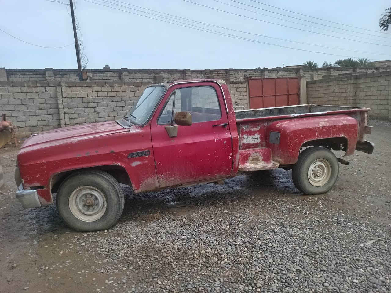 السلام عليكم للبيع 
بيكم شوفرليت موديل  1984 محرك 6عالي بدون صرف كير 3نمر 
رقم بغداد شرط التحويل 
السعر 25 وبيه مجال 
للاستفسار ***********
