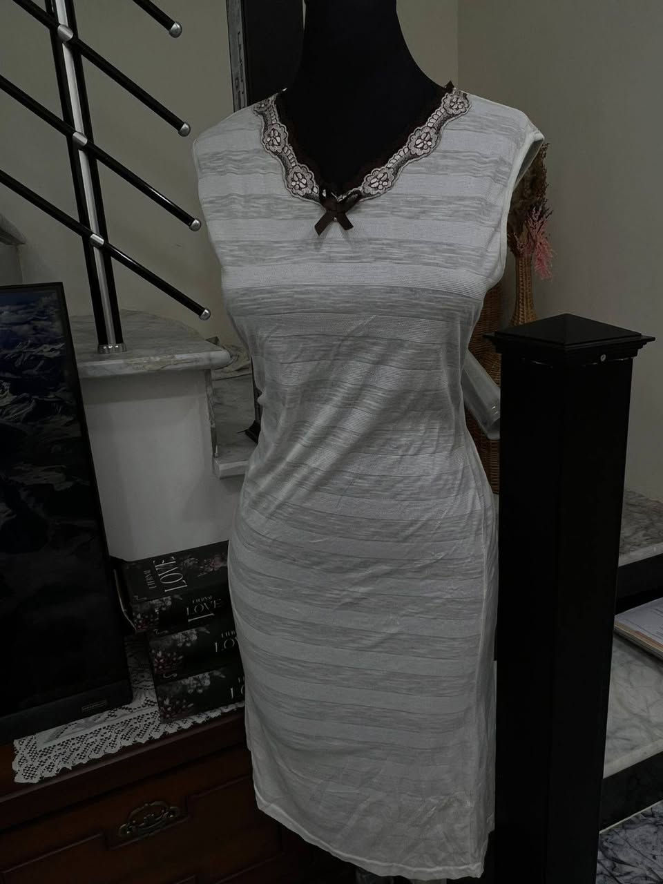 كل الكلبيات والفساتين ع ٧او ١٠  الف حسب القماش والموديل تواصل ع هاذه رقم ***********
