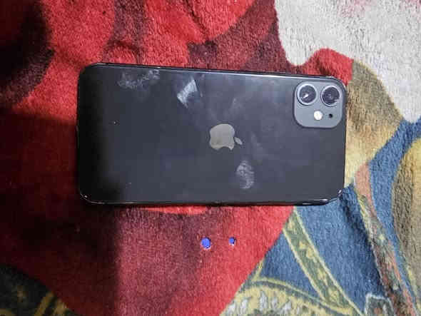 السلام عليكم ايفون 11بلادي بطاريه 86 ذاكره 128 واكف سيم كارت سعر 125 مهتم  يخابرني ***********
