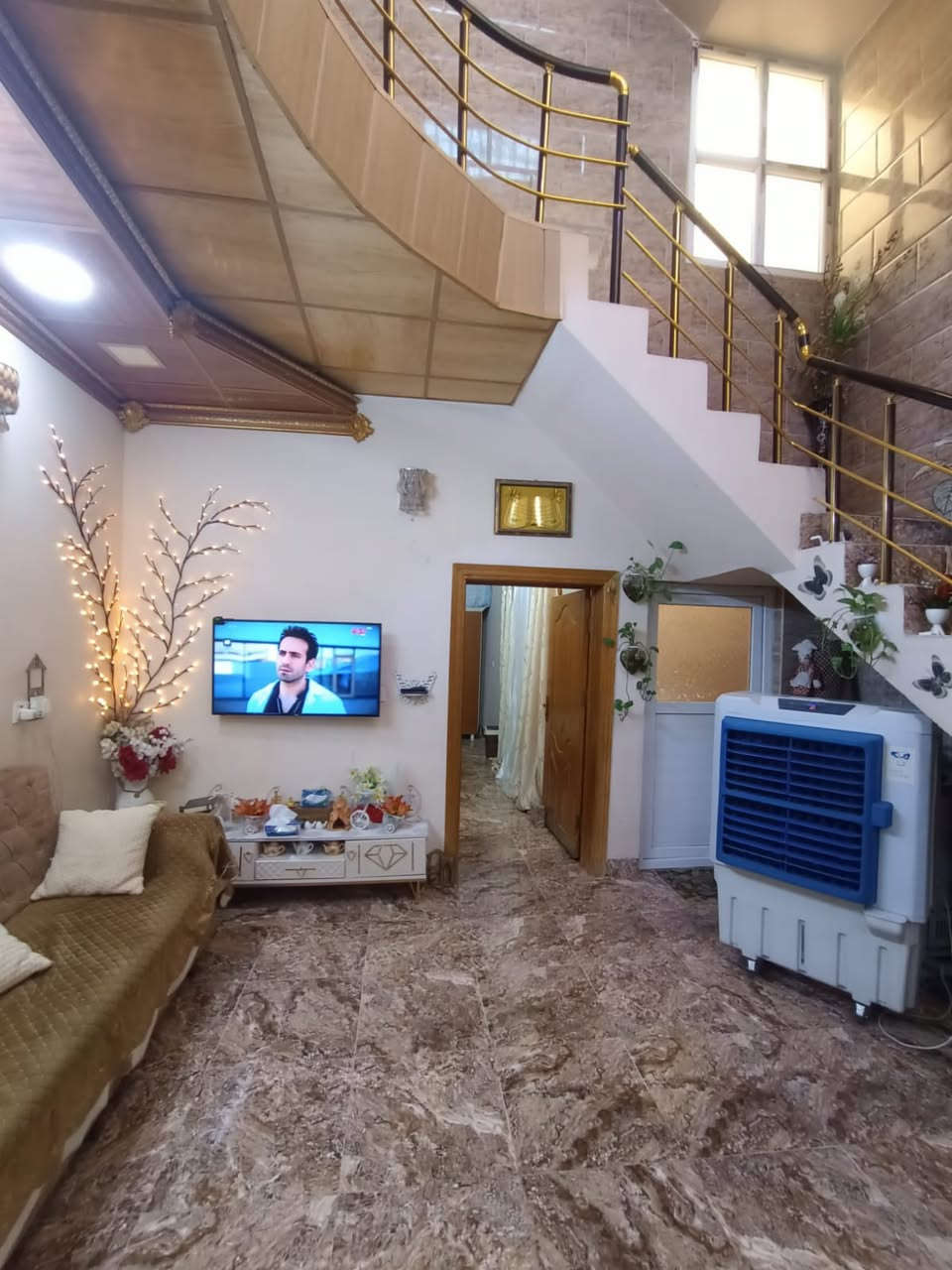 دار للبيع  ١٠٠ م  طول  👍🏻طابقين📍 طابو ملك صرف
بأسم  شخص واحد📌
الكاونتر و٣ سبالت  هدية مع  البيت 🏡 

الطابق الاول ✒️

غرفة نوم  📍 هول 📍 مطبخ حار وبارد 📍 صحيات داخليه وخارجيه 📍وكراج 📌ودرج داخلي وخارجي  

الطابق الثاني 🖊️
غرفتين  نوع 📍وحمام 

   كركوك 📌 منطقة  ٤٩ قريب من جسر الحصو والرمل

   السعر 🔎  ١٢٥ مليون 

للاستفسار  ***********
