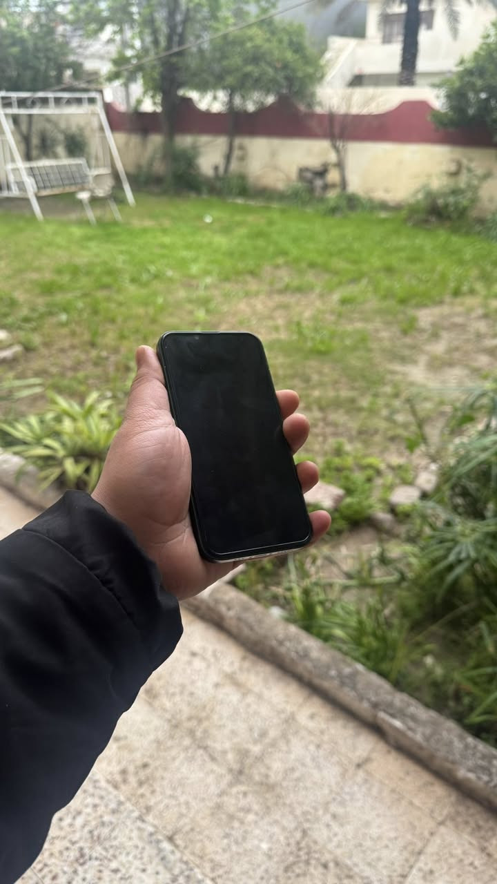 ايفون 13عاددي
لون زيتوني
نظافه كدام العين 
بطاريه84بلادي 
ذاكرة128
جهاز على ايدي وحيل نظيف وضع شركه 
السعر430وبيه مجال قليل
لتواصل خاص او***********
