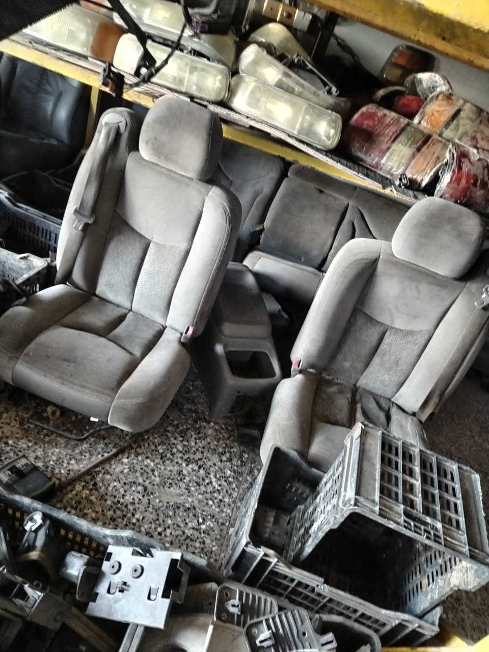 السلام عليكم مجمع الشمري يوفر لكم جميع قطع غيار تاهو يوكن جمس رقمي *********** تخم كراسي الكامل ب500 وبي مجال وزوج دواسات ب150
