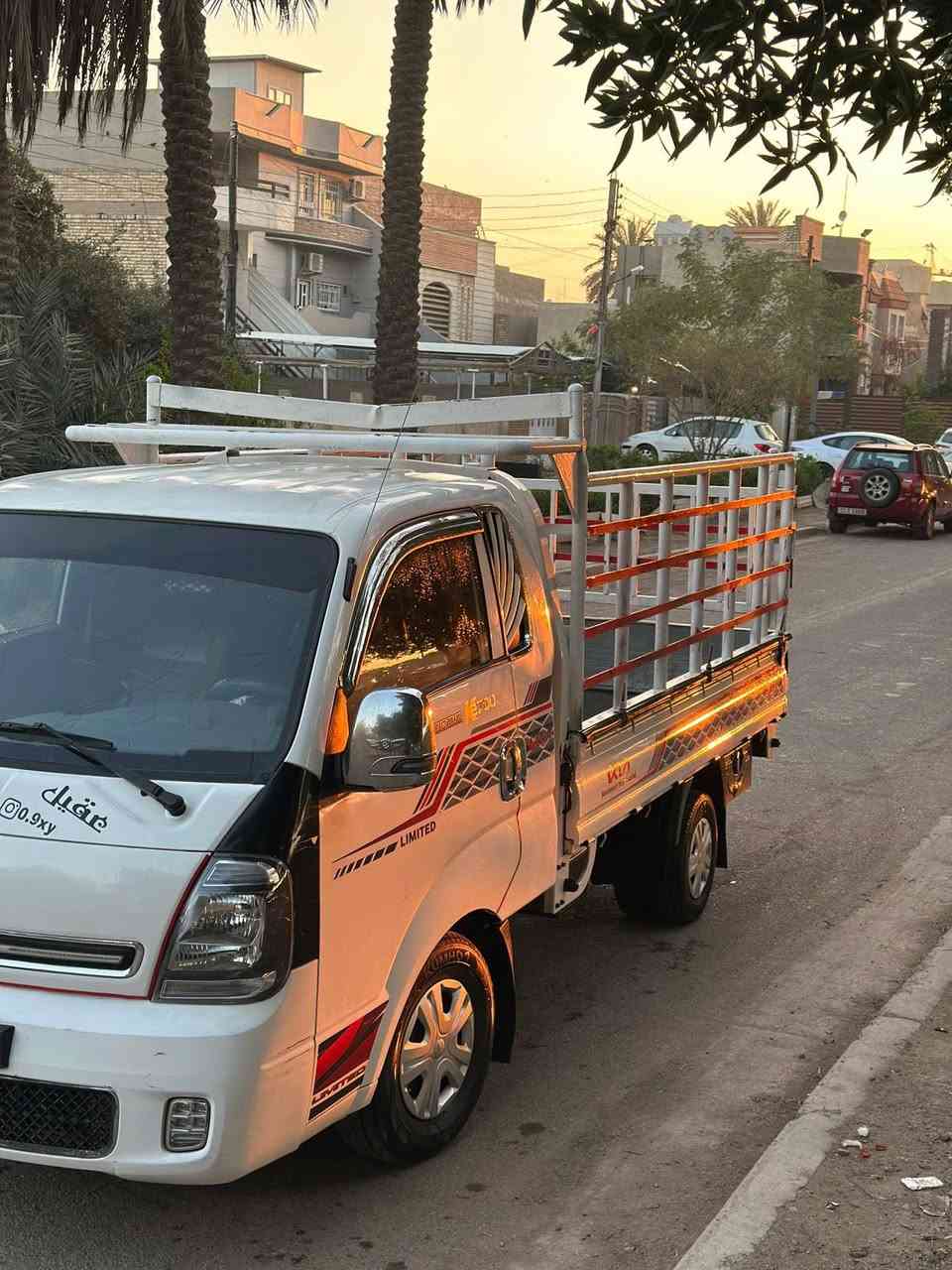 السلام عليكم .للبيع كيا حمل موديل2022/فول موصفات إردني ماشيه142/بدون محجرر .سياره بيه طخ بل بنيد واضحه بصوره.وسياره حلوه ونضيفه بلخير عل ياخذهة. عنوان بغداد عامريه.تواصل رقم/***********.معروضه بـ136 وبيه مجال
