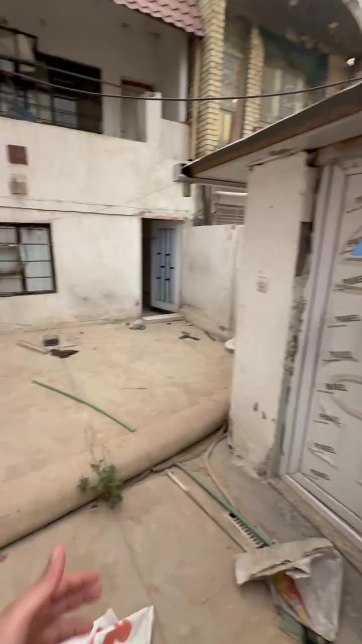 🏡 بيت للبيع بسعر فرصة حقيقية في البلديات
📍 العنوان: بغداد – البلديات / دور العمال، قرب مدرسة الأمجاد للبنات

📐 المساحة: ١٠٠ متر
↔️ الواجهة: ٥ متر
📏 النزال: ٢٠

✨ تفاصيل البيت:
🚗 كراج كبير
🛋️ استقبال
🛏️ غرفة نوم
🍽️ مطبخ صغير

🔝 الطابق الثاني:
🛏️ غرفتين نوم
🏠 غرفة سندويج
🏠 غرفة عگادة

🔥 البيت أحلى من التصوير وناقص فقط الغسلة والترتيب النهائي

💰 السعر:195 مليون وبي مجال بسيط فقط
🤝 البيت معروض بهذا السعر المناسب كمساعدة للمشتري حتى يرتب البيت حسب ذوقه واحتياجه
⚡ فرصة ممتازة وماكو هيج سعر حالياً بمنطقة البلديات

📞 للاستفسار والمعاينة: ***********
🏛️ مكتب الهـادي للعقار والمقاولات
