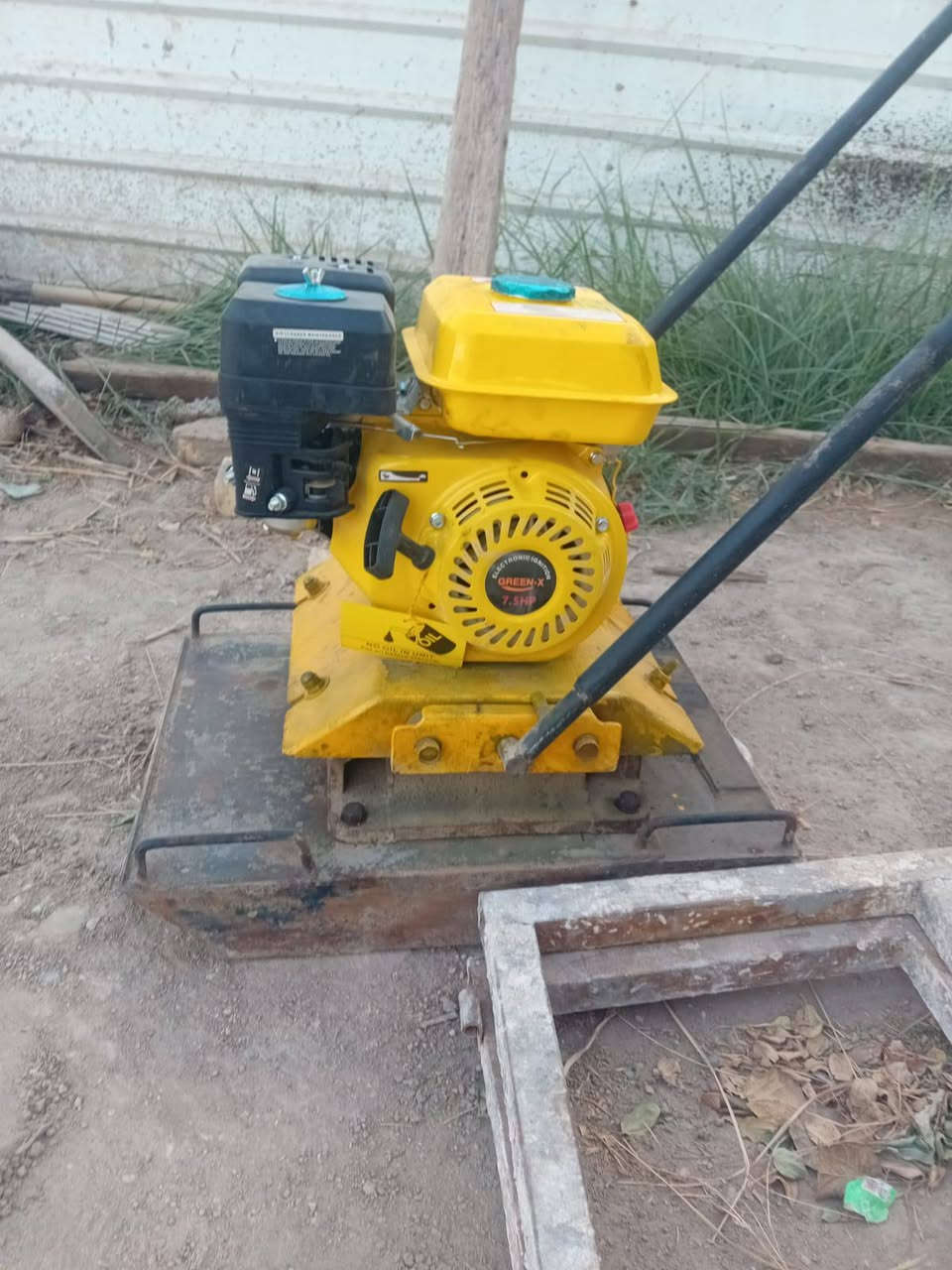 حادلة للبيع مكينه جديدة بل كارتون كلج جديد نوع نكليزي معا    سكلات اربع متر مكان ديوانيه  الاتصال على الرقم // *********** 📞
