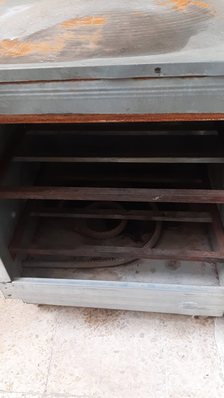 تنور للبيع فقط جام مكسور السعر 40 
غسالة بيع فحم 70 بي مجال


**إذا كنت صاحب هذا الإعلان وتريد حذفه لأي سبب، رجاءا أرسل رسالة إلى الدعم الفني**