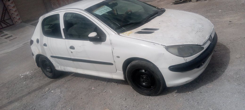 السلام عليكم لبيع بيحو 206جاهزه موديل 2006مال مزاد بغداد بيه كتاب كهربائيات شغال تبريد السعر 25وبيه مجال عنوانه بديالى الشراي يتصل،***********
