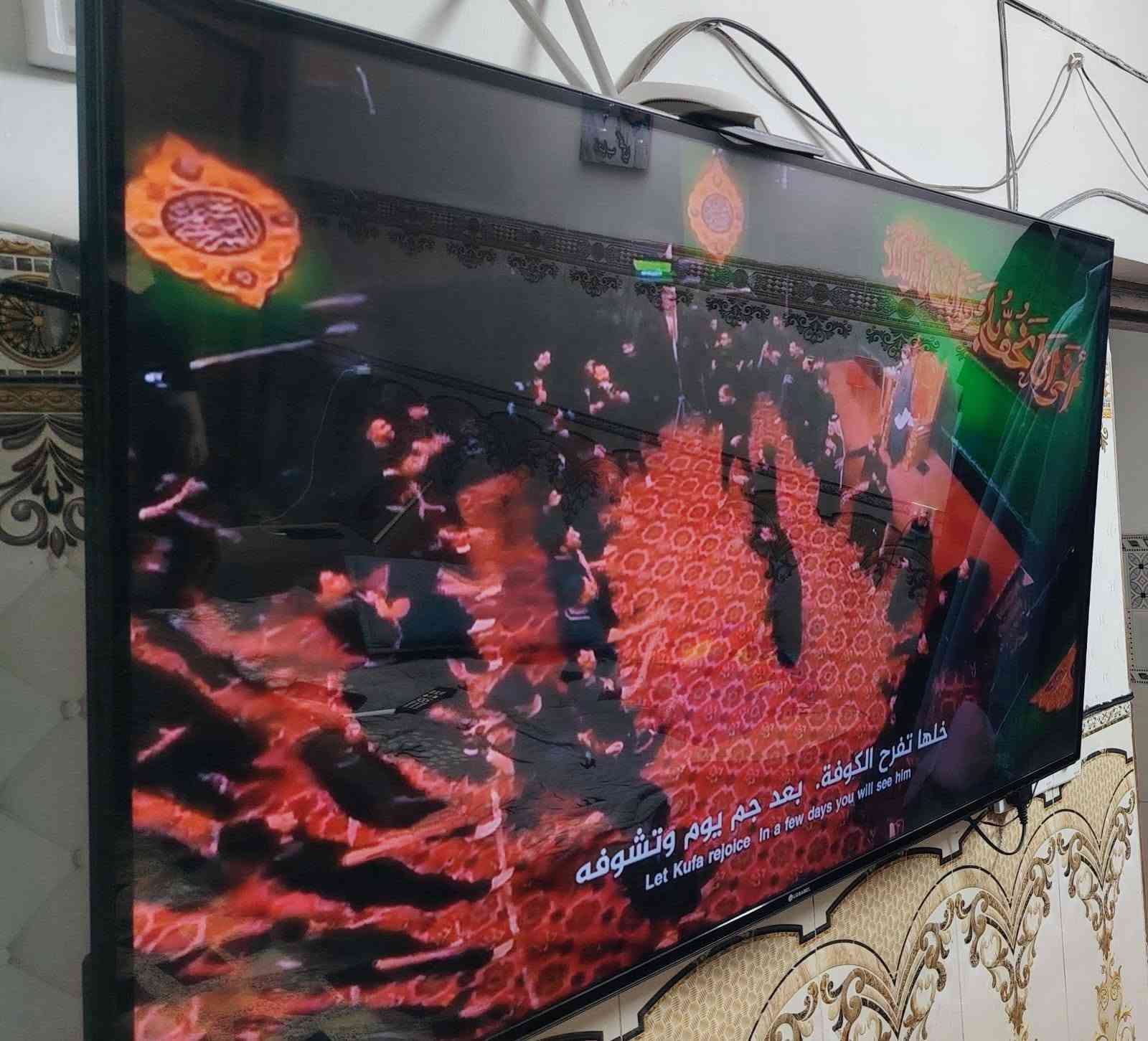 شاشة LG سمارت انترنت 4K حجم 55 ضد الكسر جدآ نظيفه.سعرها 250 وبيه مجال مكانها بغداد الشعب ***********
